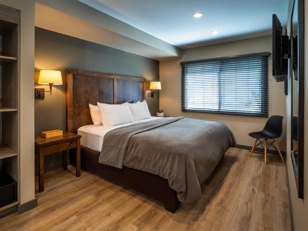 Buffalo Mountain Lodge Банф Екстериор снимка