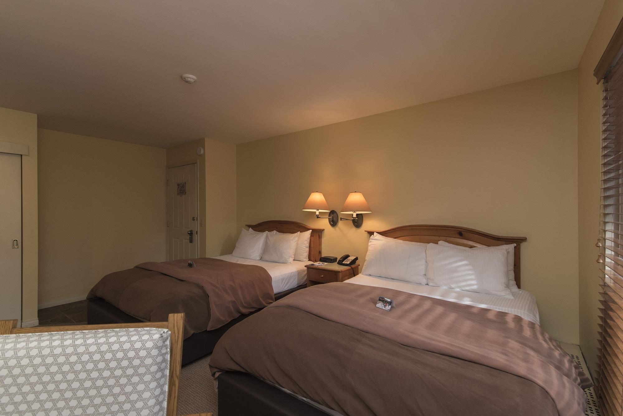 Buffalo Mountain Lodge Банф Екстериор снимка