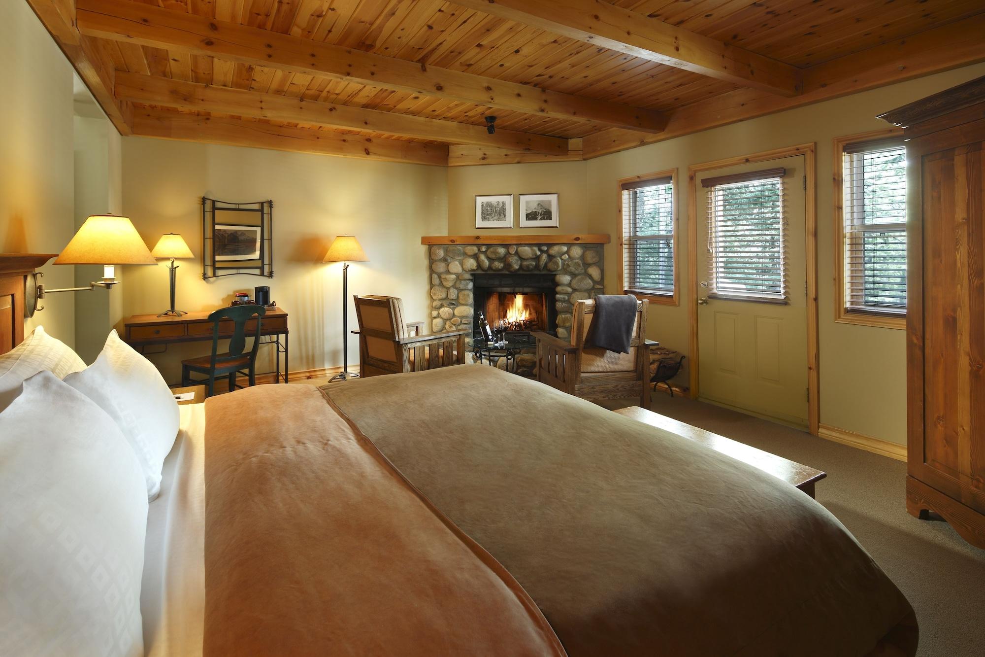 Buffalo Mountain Lodge Банф Екстериор снимка
