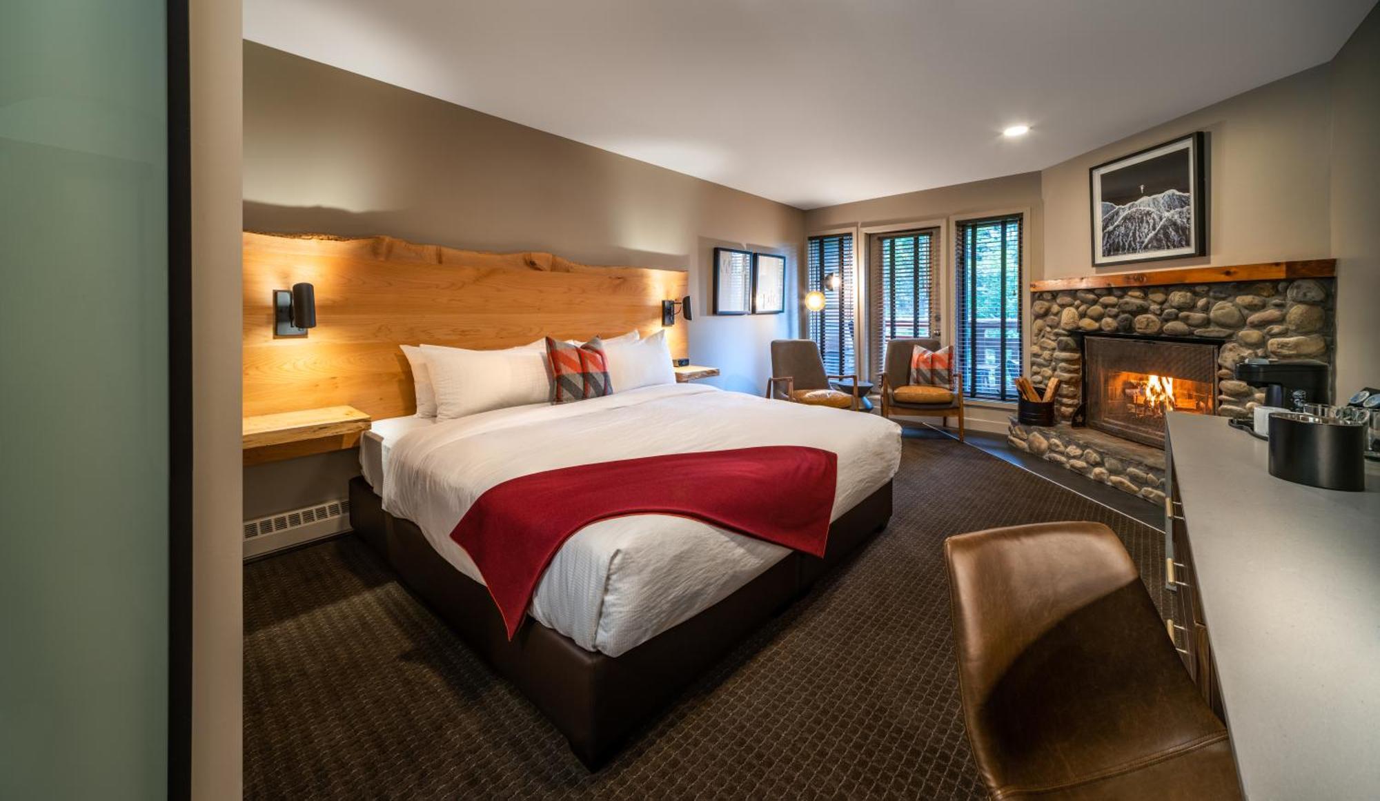 Buffalo Mountain Lodge Банф Екстериор снимка