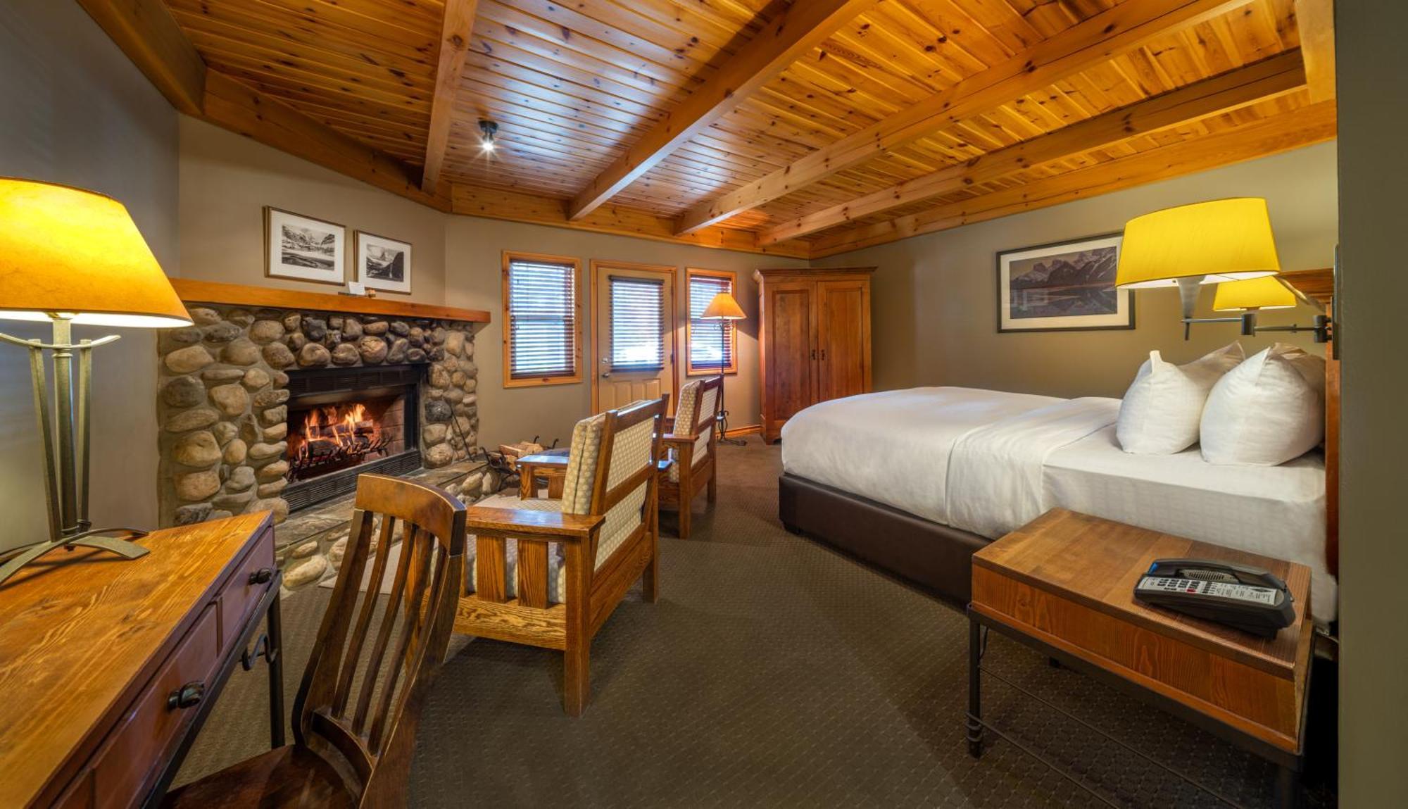 Buffalo Mountain Lodge Банф Екстериор снимка