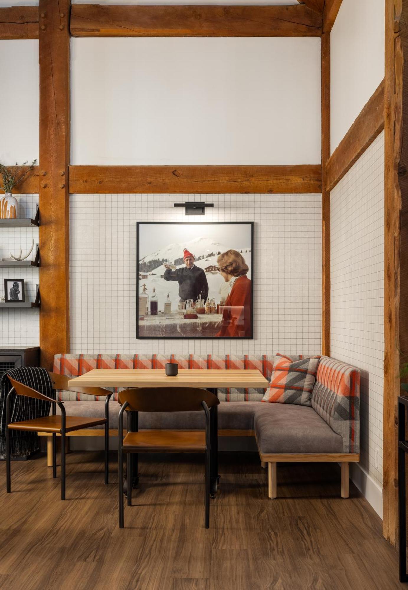 Buffalo Mountain Lodge Банф Екстериор снимка