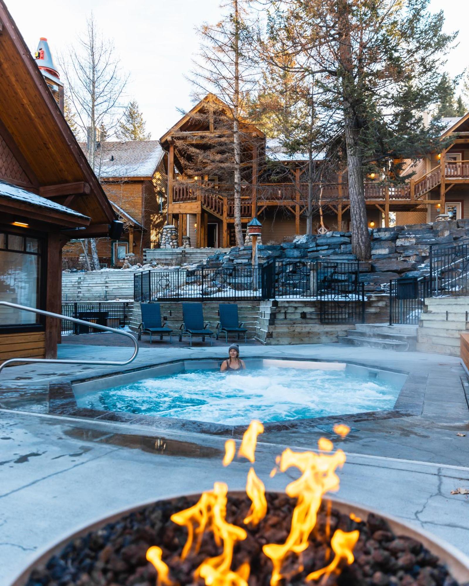 Buffalo Mountain Lodge Банф Екстериор снимка