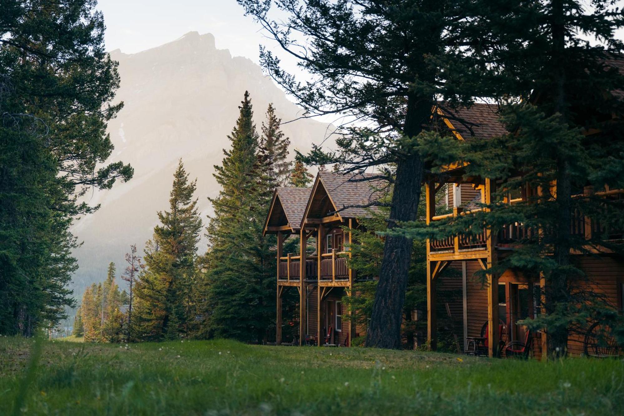 Buffalo Mountain Lodge Банф Екстериор снимка