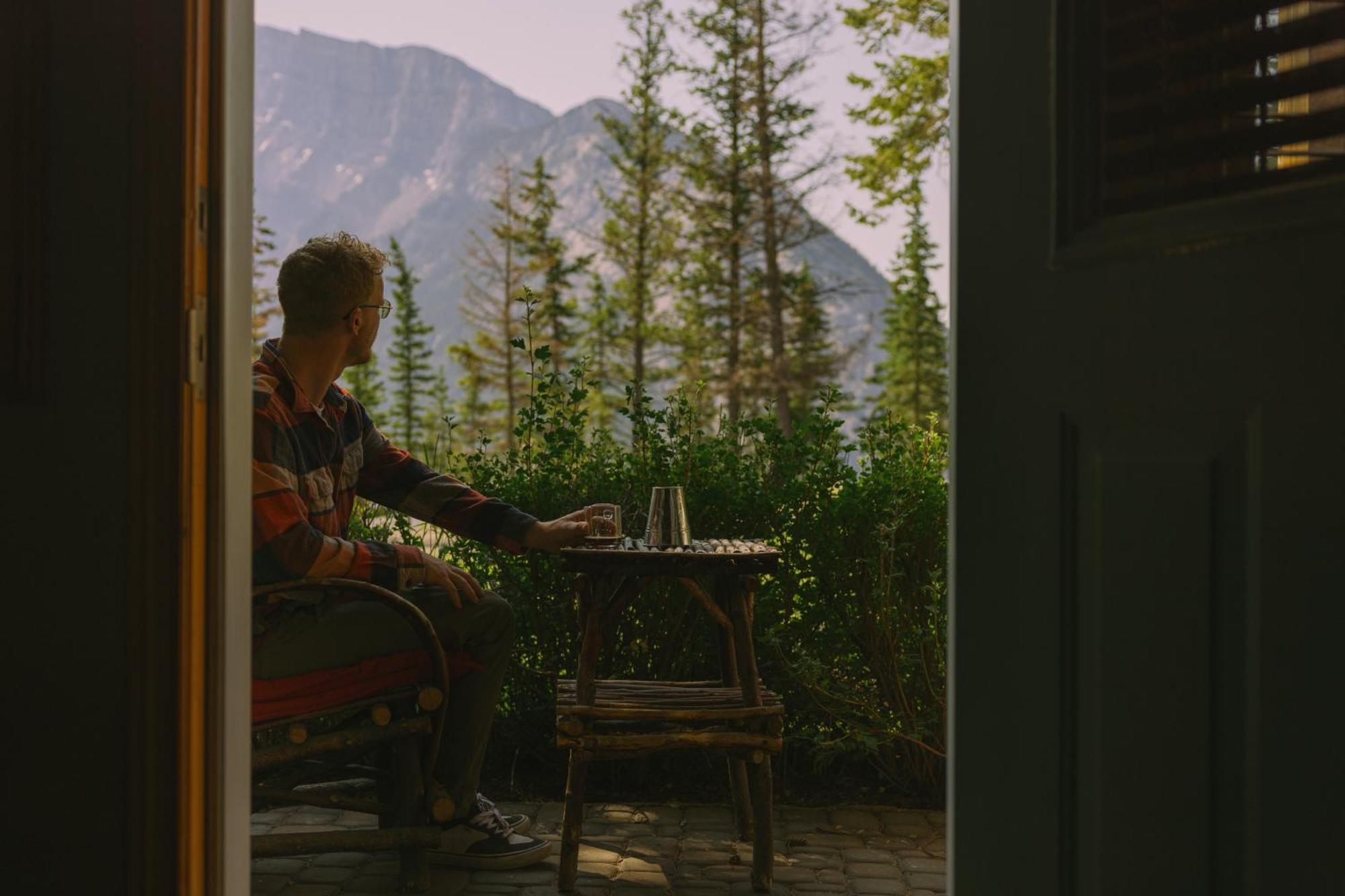 Buffalo Mountain Lodge Банф Екстериор снимка