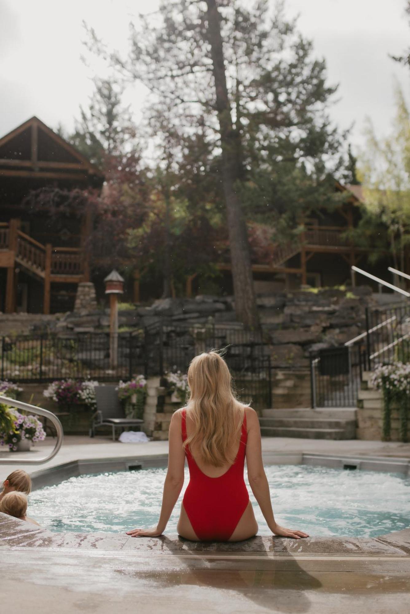 Buffalo Mountain Lodge Банф Екстериор снимка