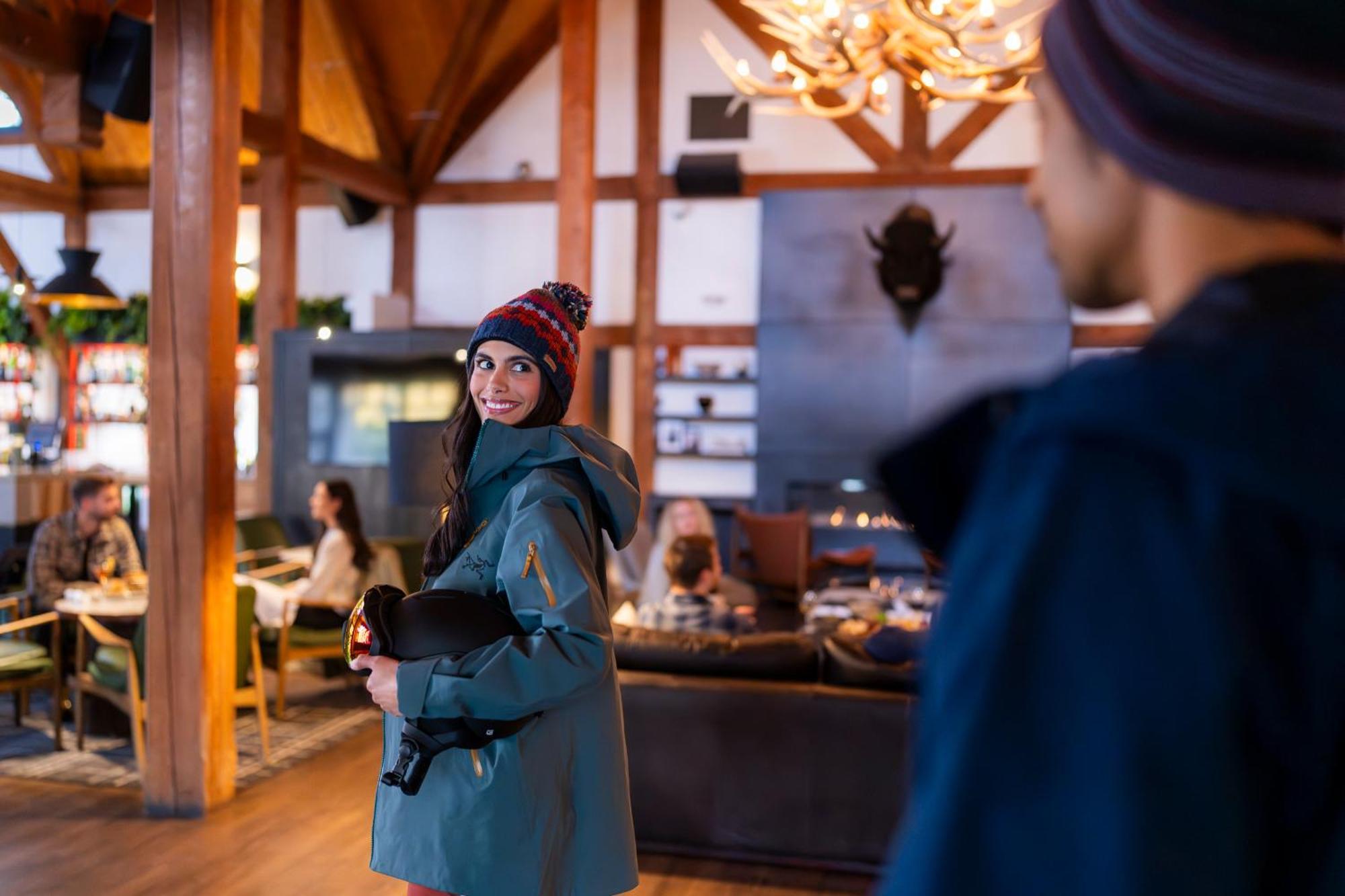 Buffalo Mountain Lodge Банф Екстериор снимка